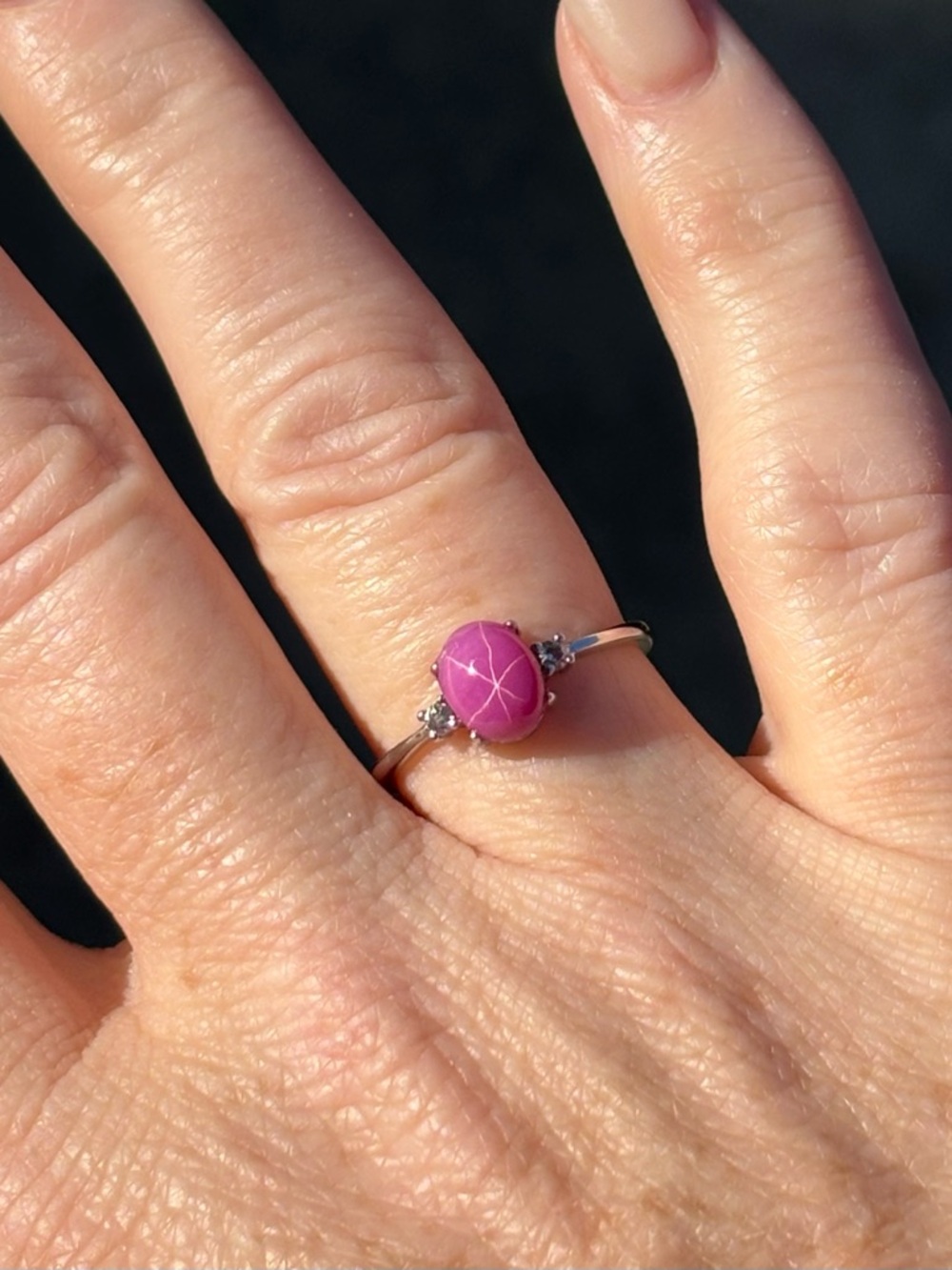Stunning Linde Ruby Star Sapphire 8x6mm w/ zircon in 925 Sterling Silver Ring 8 - Picture 2 of 10